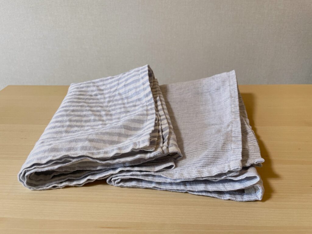 スタンダードプロダクツのキッチンリネンクロス。青色の太いストライプ柄と細いストライプ柄の2種類。