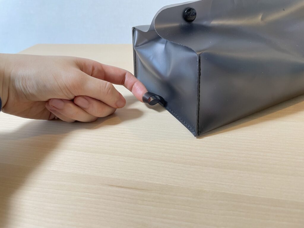 スタンダードプロダクツのティッシュボックスケースに付いているループ。
