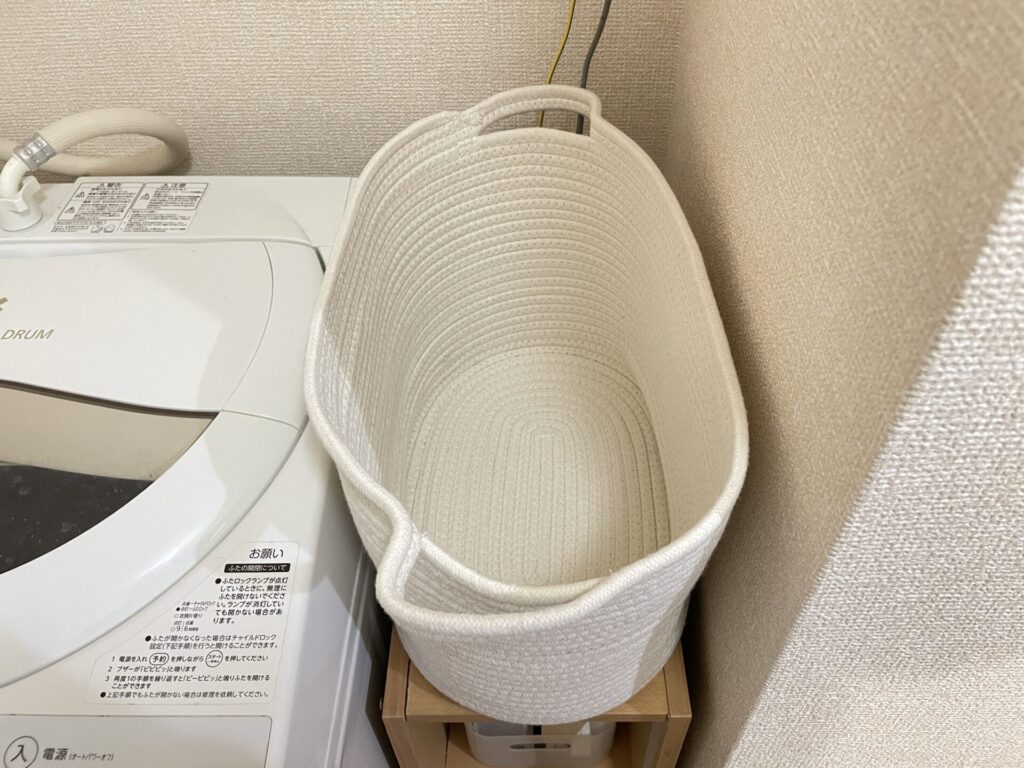 スタンダードプロダクツのロープ収納バスケット。たっぷり物が入るサイズ感。