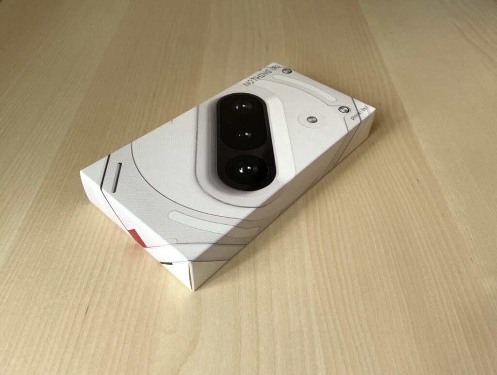 NothingのPhone(3a)の外箱。