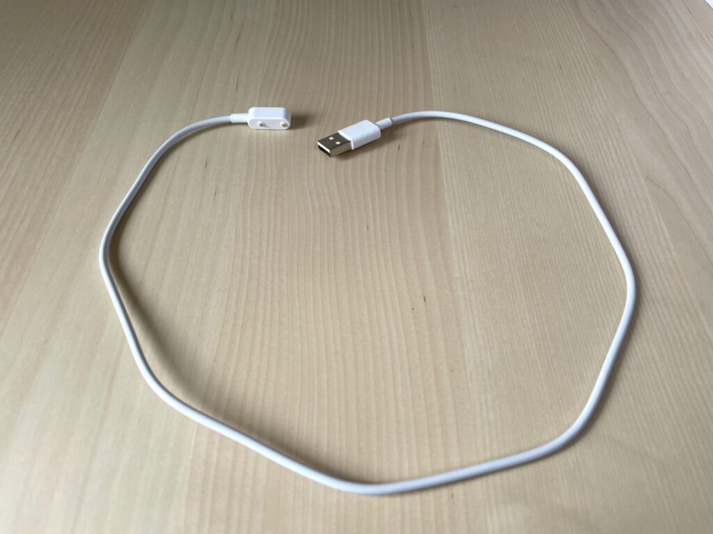 ファーウェイバンド10の充電ケーブル。