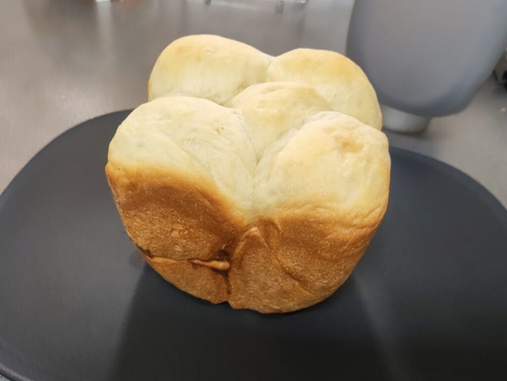 レコルトRBK-1で焼いた、ちぎり総菜パン。